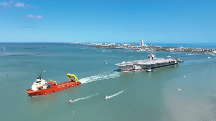 USS Lexington Tow